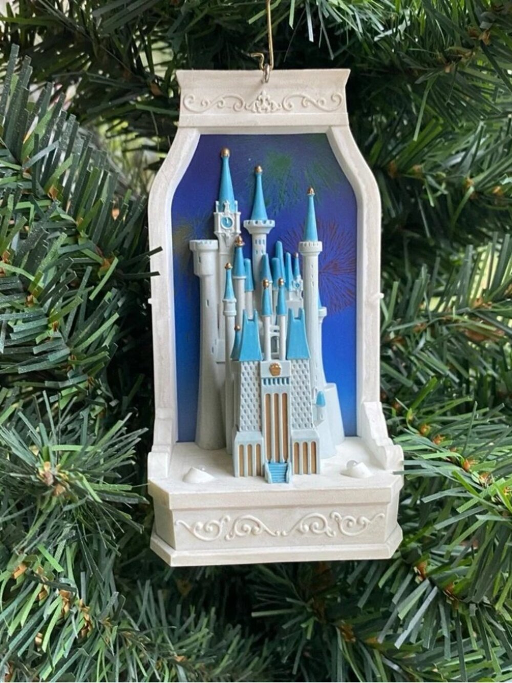 2018 Hallmark rare repaint Disney Cinderella's castle light sound ornament